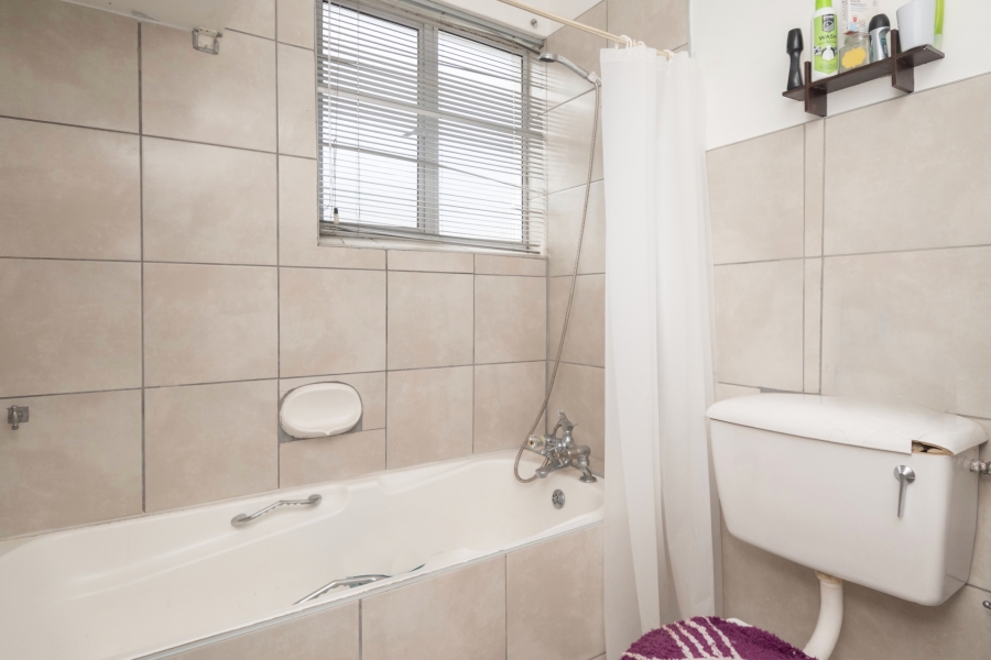 1 Bedroom Property for Sale in Constantia Western Cape
